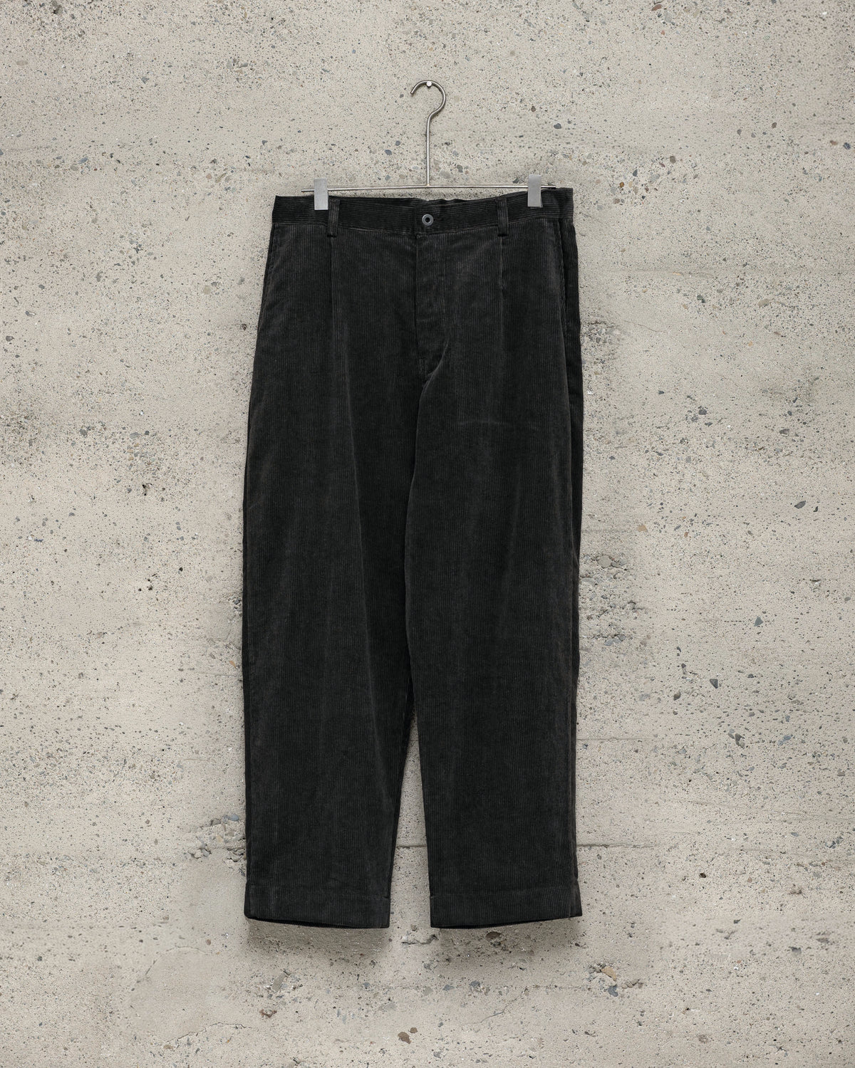 Single Pleat Pant - Carbon Dyed Cotton/Linen Corduroy, Charcoal