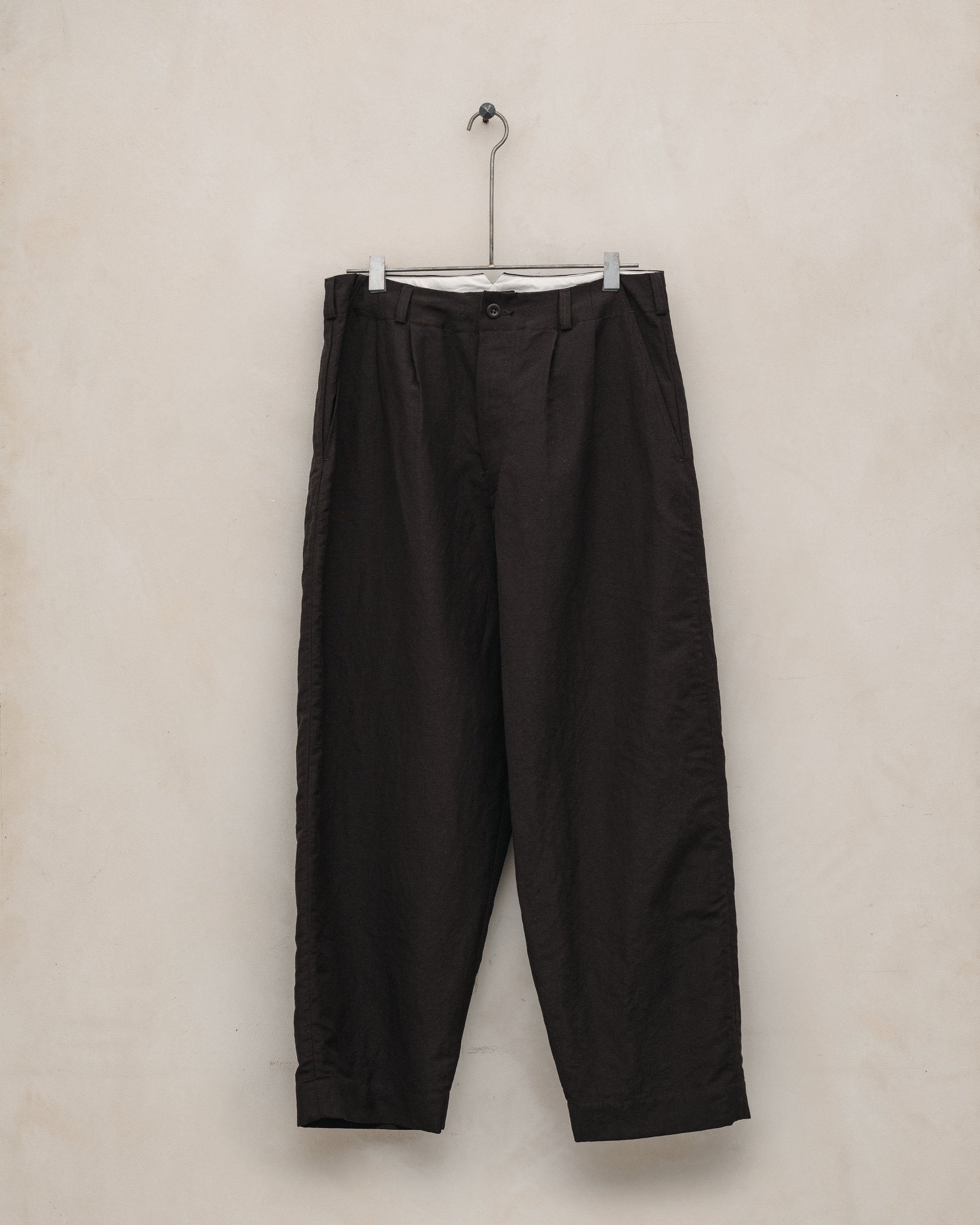 Two Pleat Pant - Worsted Wool/Linen Canvas, Dark Brown – evan kinori