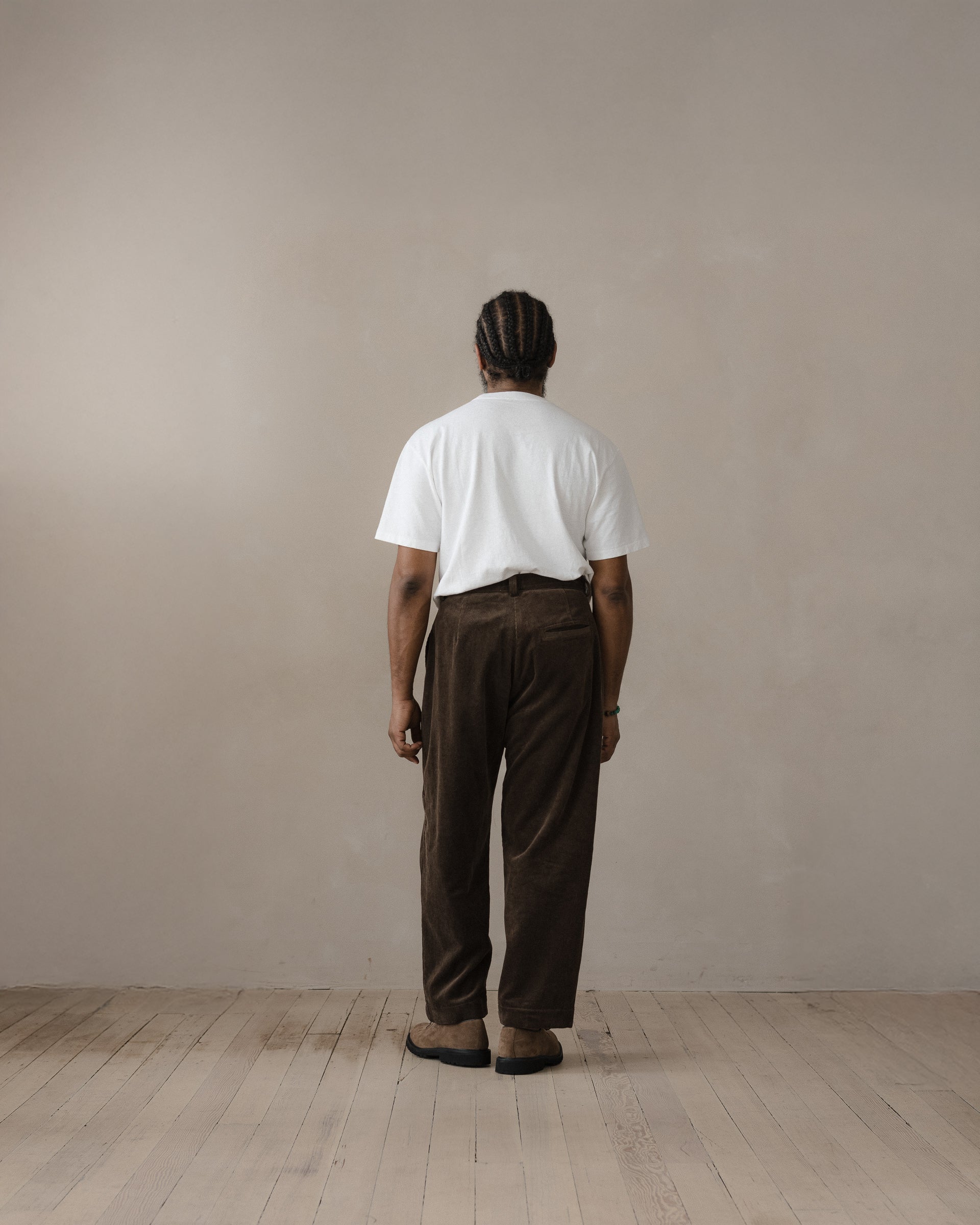 Single Pleat Pant - Sumi Ink Corduroy, Brown – evan kinori