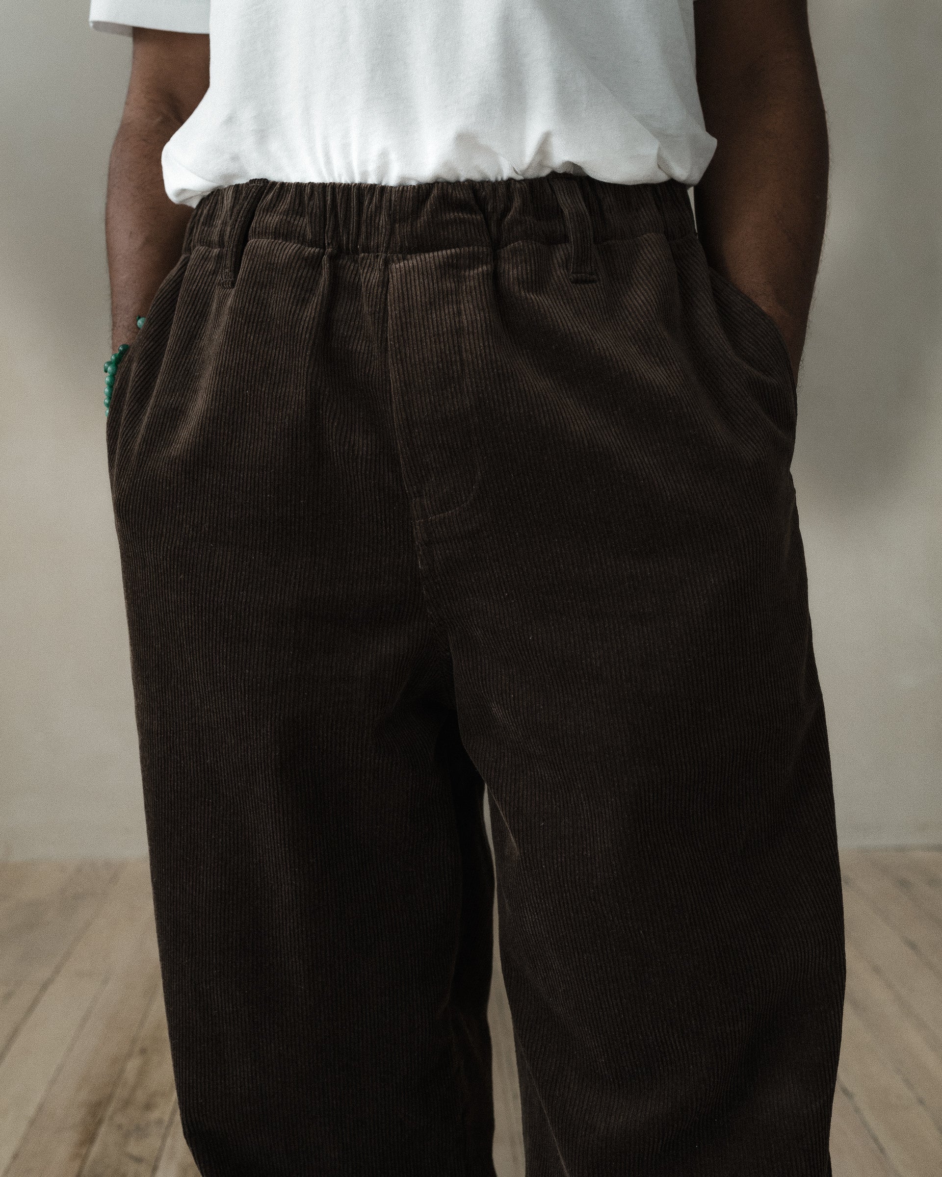 Elastic Pant - Sumi Ink Corduroy, Brown – evan kinori