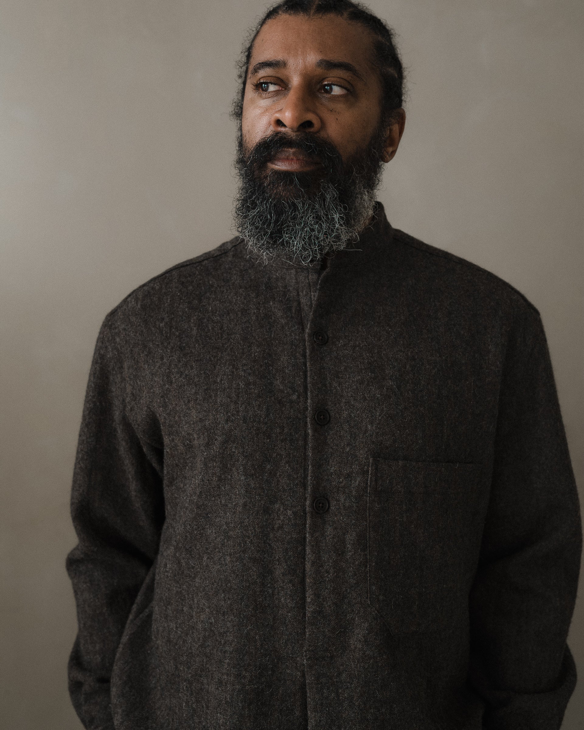 evan kinori popover shirt L 限定 Popover Shirt - Undyed Wool Herringbone, Dark Brown – evan kinori