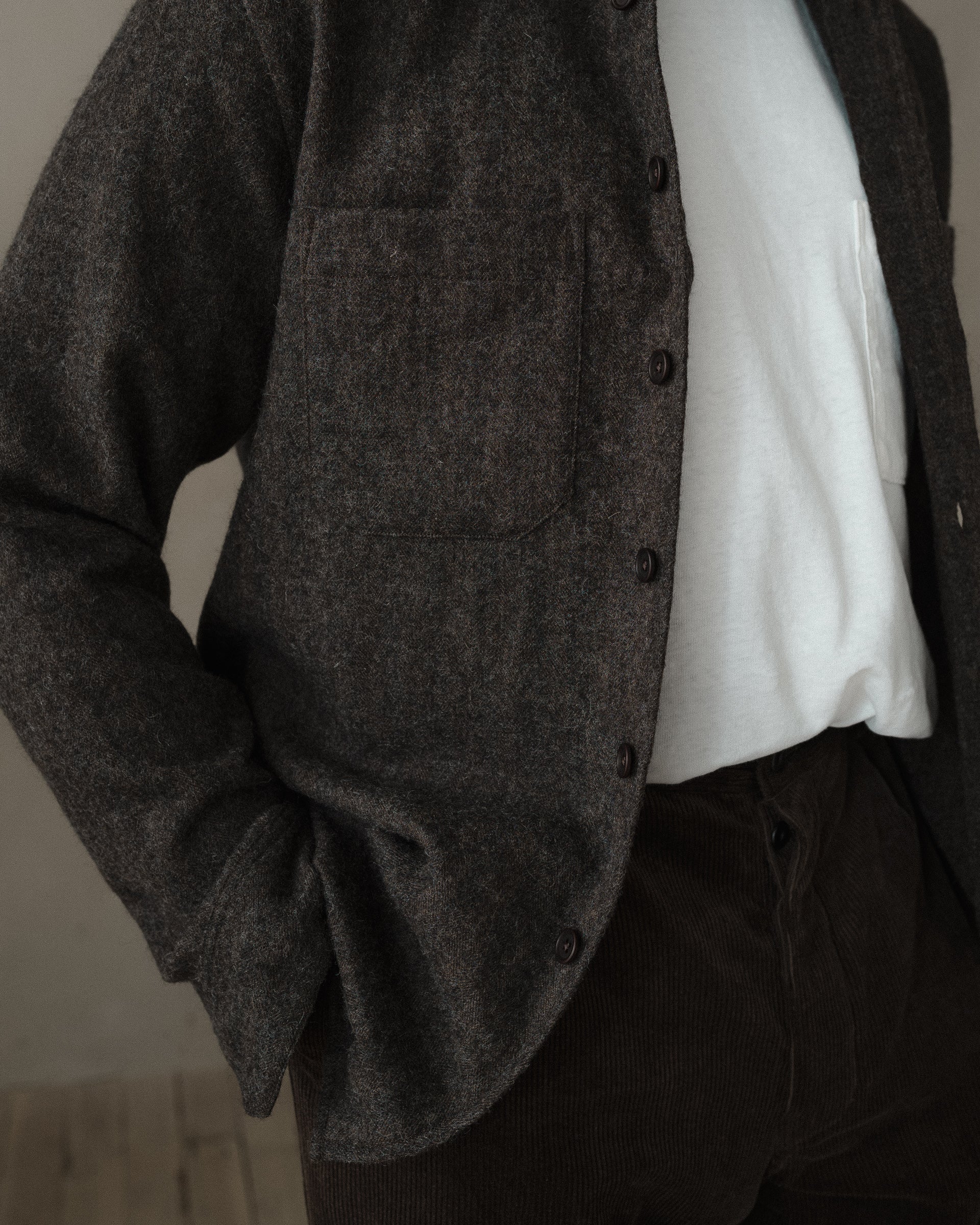 Two Pocket Shirt - Undyed Wool Herringbone, Dark Brown – evan kinori