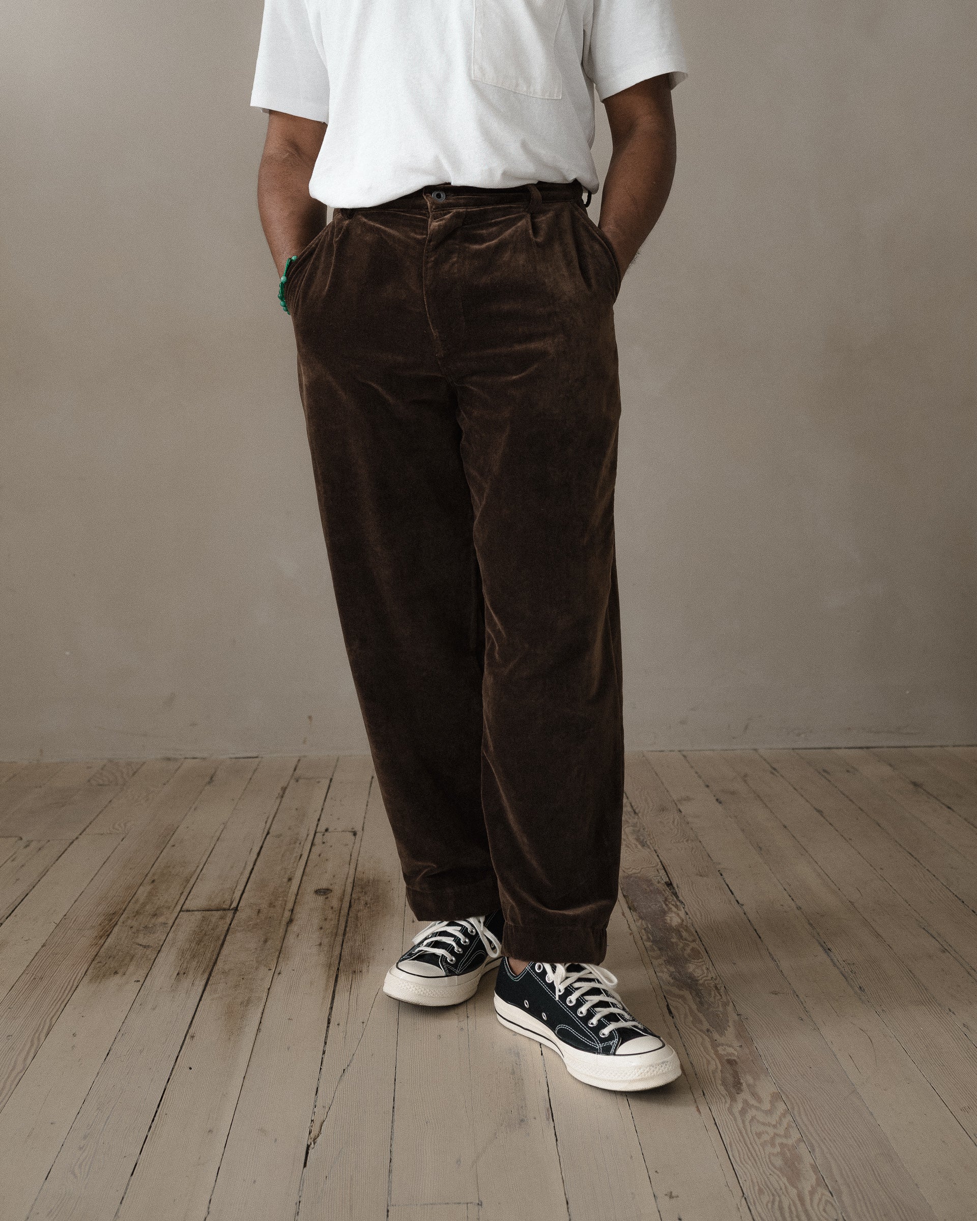 Single Pleat Pant - Logwood Velvet, Brown – evan kinori