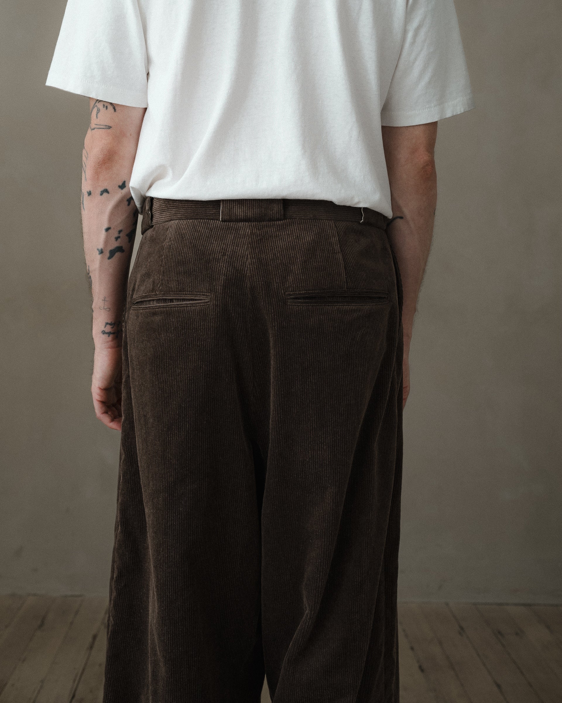 Flat Front Pant - Sumi Ink Corduroy, Brown – evan kinori