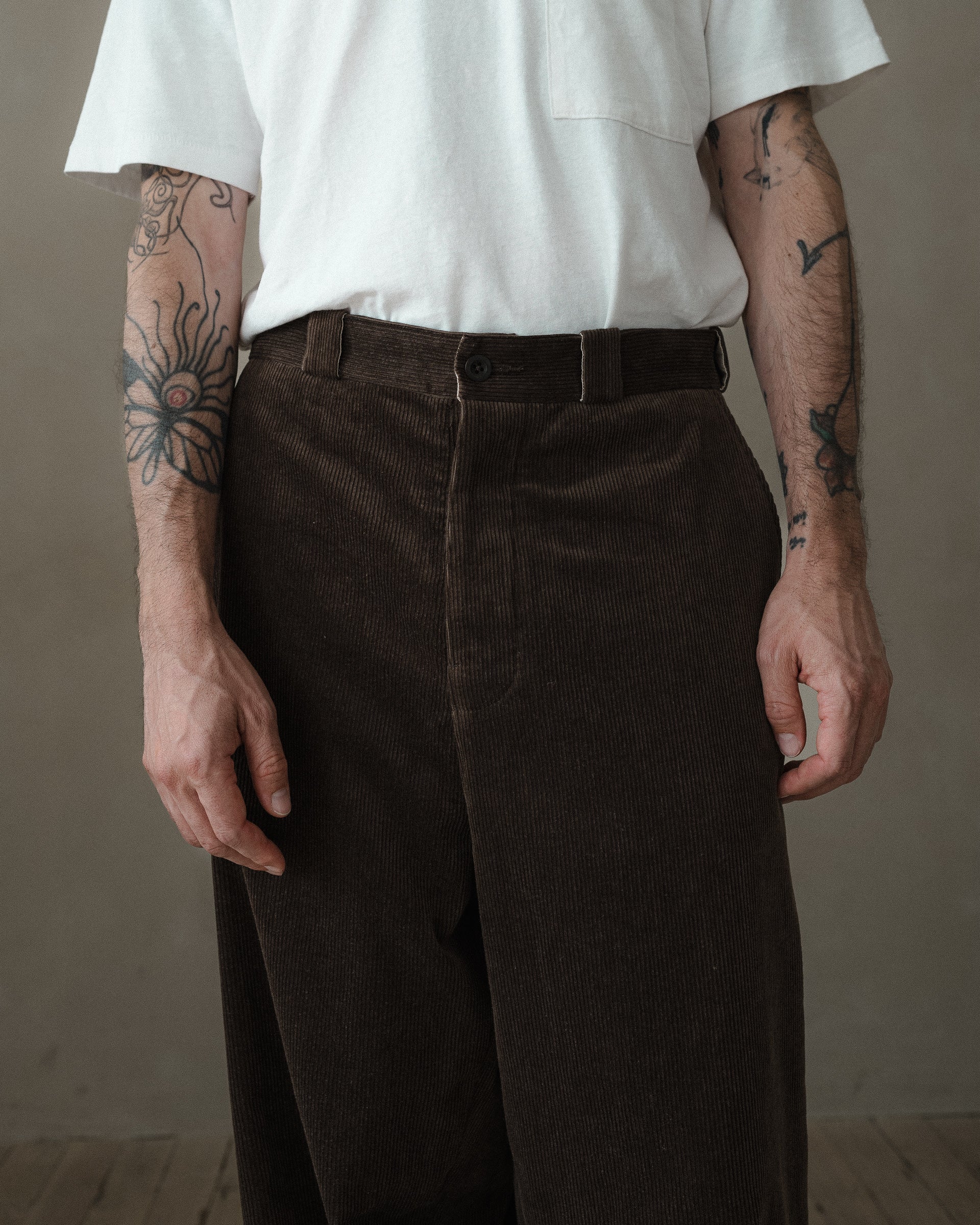 Flat Front Pant - Sumi Ink Corduroy, Brown – evan kinori