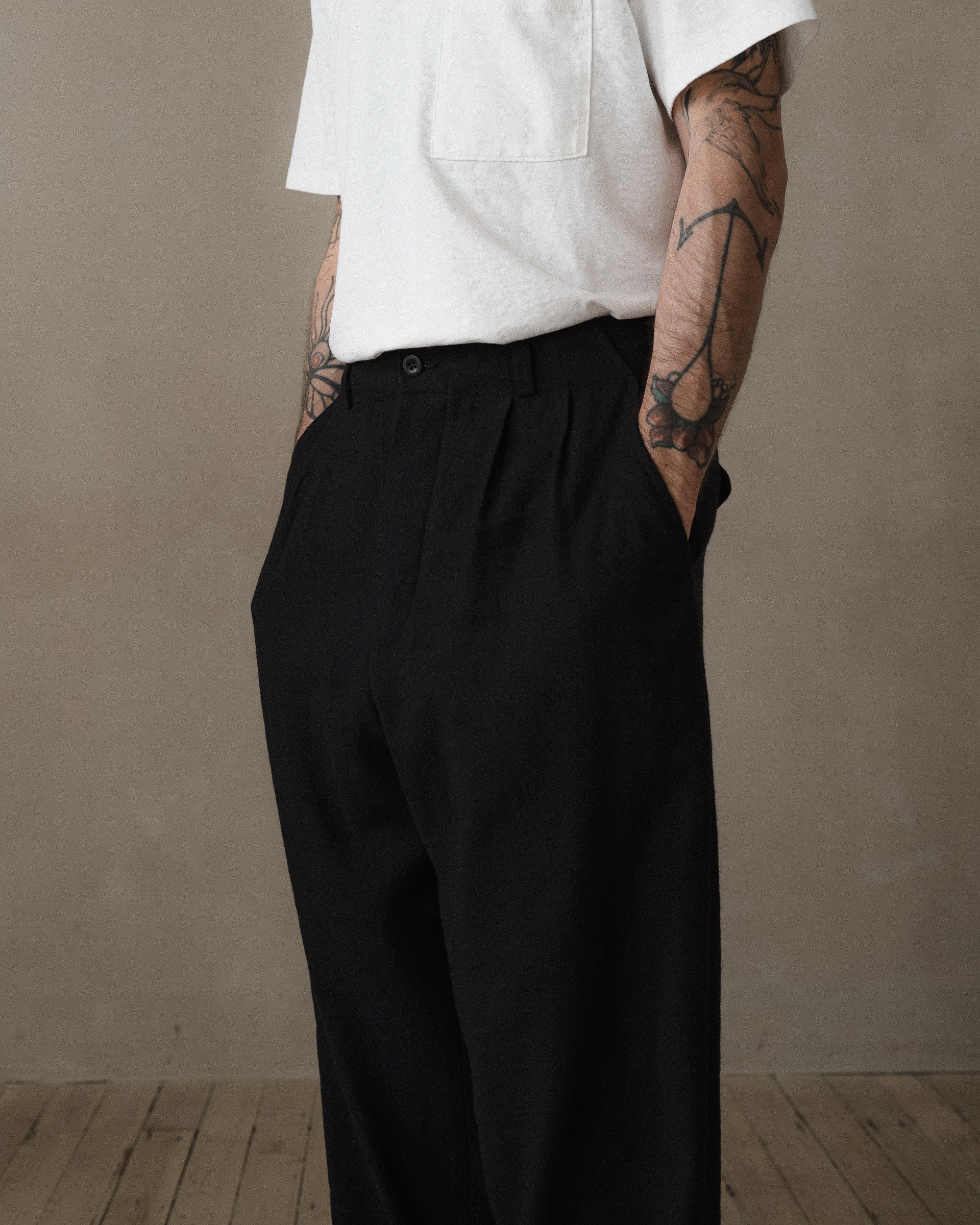 Two Pleat Pant - Cashmere/Linen Twill, Black – evan kinori