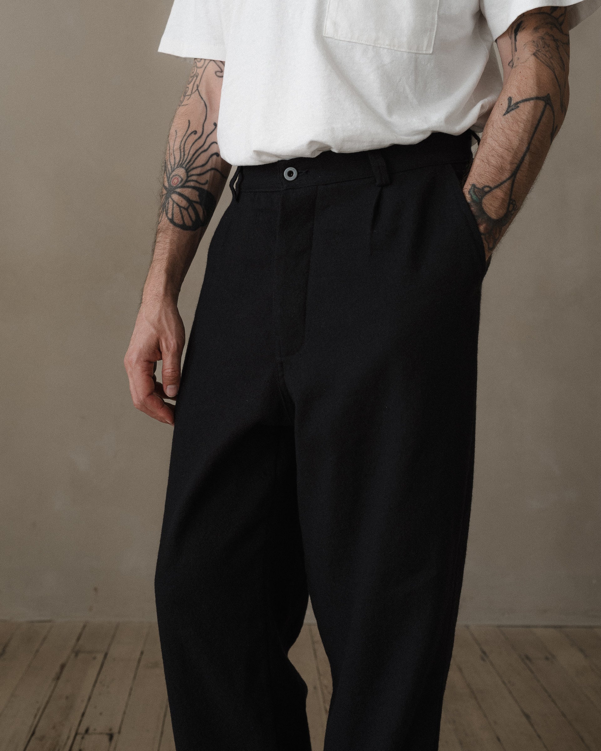 Single Pleat Pant - Cashmere/Linen Twill, Black – evan kinori