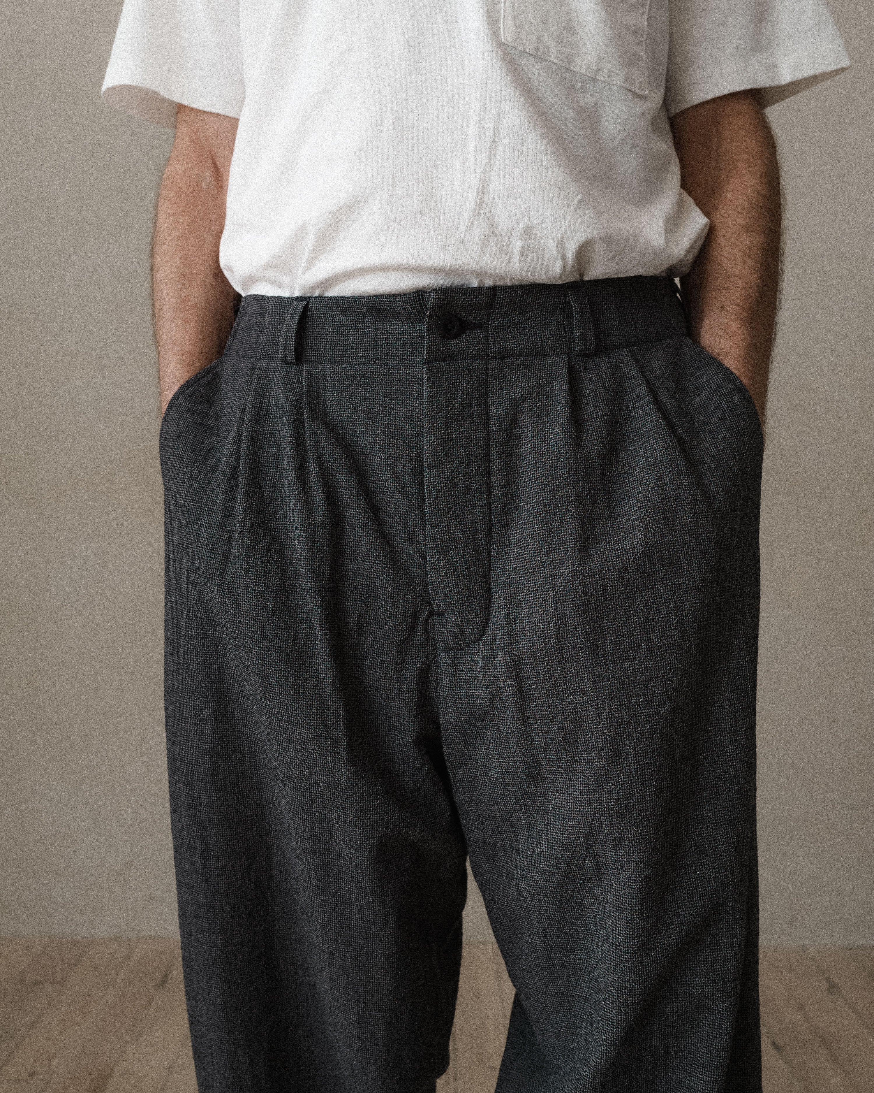Two Pleat Pant - Worsted Wool Puppytooth, Charcoal/Black – evan kinori
